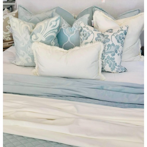 Luna Luxury Throw Baby Blue